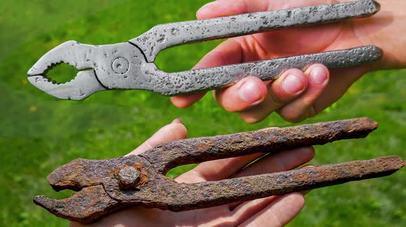Ukrainian YouTuber carries out incredibly satisfying restoration of rusty old pliers