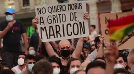 Multitudinaria manifestación en la Puerta del Sol, Madrid contra el asesinato de Samuel Luiz