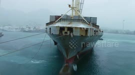 Moment strong winds in Seychelles cause ropes holding huge ship to snap