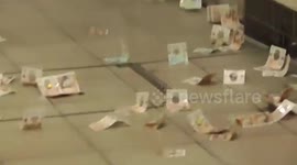 Huge amount of cash rains at Marble Arch station following heated argument among beggars