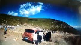 Passengers quickly escape car as it slides down mountain in China