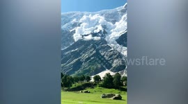 Massive avalanche crashes down mountain in Pakistan