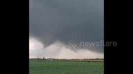 Tornadoes plough through counties west of Chicago
