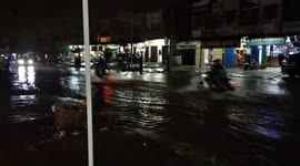 Heavy Rain in The Province that Hit by Tsunami in 2004 Cause Flood on The Road