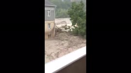 Massive floods sweep through northern Turkish towns