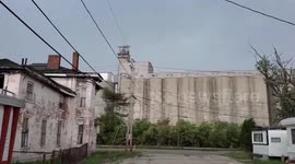 Severe thunderstorm with strong wind sweeps western Ohio