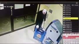 Moment thief wearing ‘joker’ mask tries to break into ATM in southern India