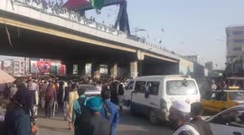 Kabul traffic chaos as thousands flee Taliban militants in Afghanistan