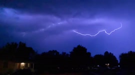 Mesmerizing lightning show strikes Utah