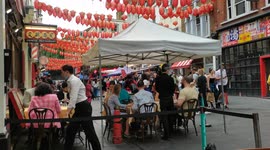 The Chinese dragon stomach is so busy in London Chinatown