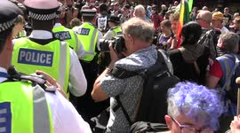 XR Protesters take over Cambridge Circus