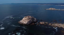 The plans on the seashore, in different directions and heights, were made in Chile, specifically in El Quisco.