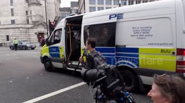 Police shut down blackfriars bridge to stop exstinction rebellion crossing
