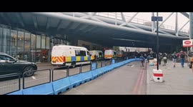 Extinction Rebellion use their own bus to cause huge disruption at London bridge.  They stationed the buss at the south-end of London Bridge