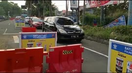 Odd Even Trial Towards Bogor Peak Friday Afternoon, Many Vehicles Turned Around In West Java, Indonesia