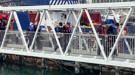 Record numbers of migrants make the crossing from France to England