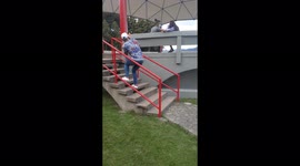 Molestando en el parque gracias por tu apoyo siguenos para mas contenido