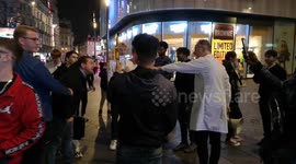 Attack erupts between anti-vaxxer, vaccine supporter in London