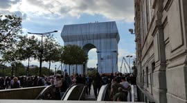 President Macron arrives at the inauguration of the wrapped Arc-de-Triomphe. Paris.16sept2021.17h