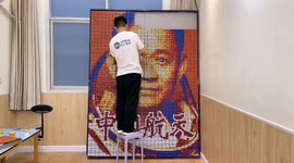 Man uses Rubik's Cube to form portrait of Chinese astronaut returning to Earth