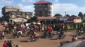Video of supporters greeting exiled opponents arriving at Conakry airport after the fall of President Conde