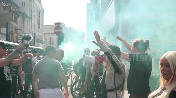 Police break up clashes between anti-vaxx protesters and public in Manchester