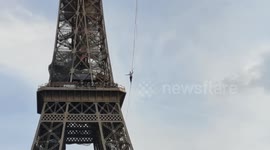 Man tightropes sunday once again as the day before (saturday) across iconic French landmark. 19sept2021.15h30