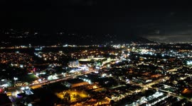 La noche es ciertamente más innovadora y menos profana que el día.