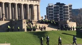 Australia: Riot police end standoff at Melbourne’s Shrine of Remembrance on third day of protests