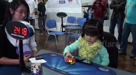 Three-year-old girl solves Rubik's Cube with one hand