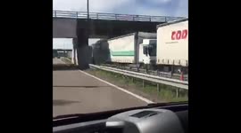 Timelapse of huge queues for channel tunnel in UK