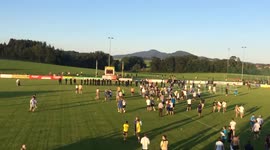 Eintracht Frankfurt - Leeds United Eintracht Frankfurt fans run away