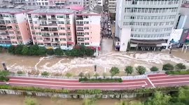 Flash floods submerge city in northern China