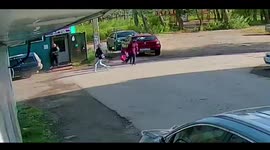 The three almost fell on the people