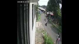 A child's cellphone was snatched by a man using a motorbike in Bogor, West Java
