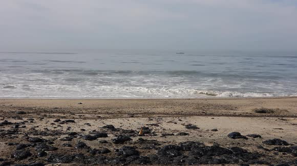 Oil builds up on beaches of southern California after massive spill