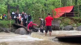 Hero passersby form human chain to rescue drowning dog in Malaysia