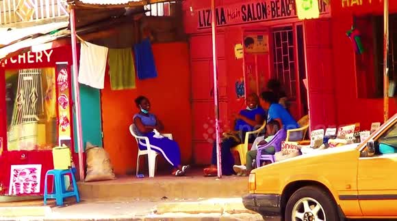 Kenyan tricksters fool Nairobi public with hilarious 'jumping over nothing' prank