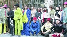 El Paseo del Prado, ambientado como patio cordobés para el desfile de la nueva colección de del diseñador de moda Alejandro Gómez Palomo ¨Palomo Spain¨