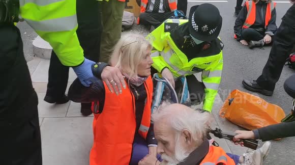 Insulate Britain protesters arrested after blocking Old Street roundabout in London
