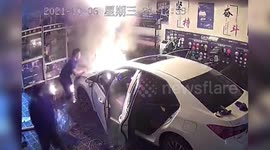 Fireballs fall onto car as overhead lights short circuit in Chinese repair shop