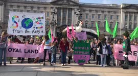 Rewild The Royals petition with Chris Packham outside Buckingham Palace