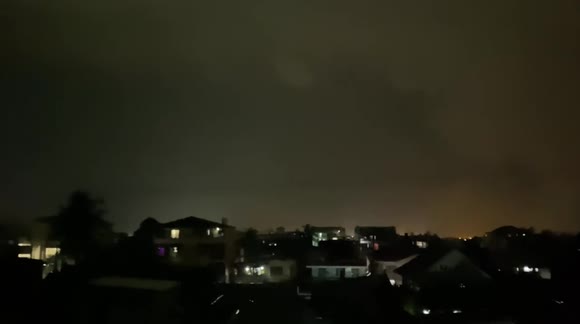 Strong Lightning and Powerful Thunder Hit The City Late at Night