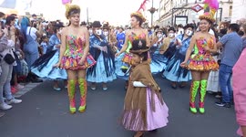 Manifestacion, pasacalles y performance decolonicemonos en Madrid España