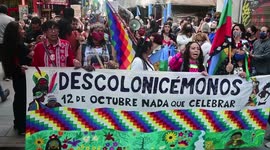 Manifestacion, pasacalles y performance decolonicemonos en Madrid España