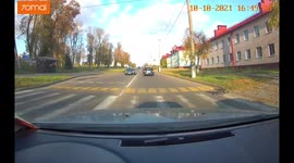 Why did he cross the road? Responsible cat crosses the road in Minsk, Belarus