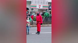 Traffic cop wears Squid Game costume while directing cars