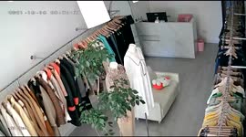 Clothing store shakes as magnitude 4.3 earthquake jolts Sichuan, China