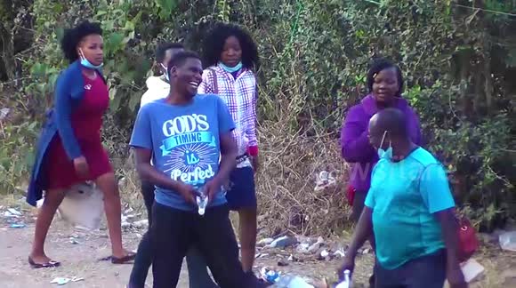 Tricksters hilariously prank Nairobi Locals by peeing in public