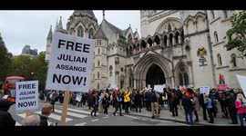Scene outside the Royal Courts of Justice during Assange's extradition hearing
